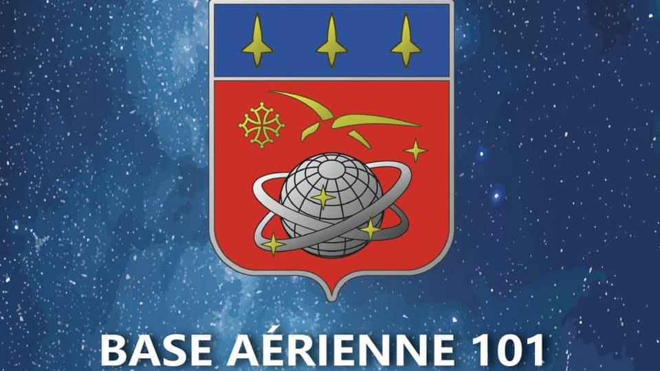 Francia inaugura su primera base aérea espacial
