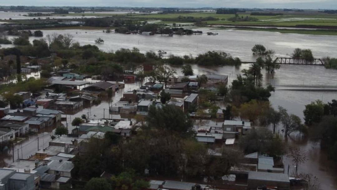 Inundaciones en Salto: Hay 4 mil evacuados y todos miran al río que superó los 10 metros