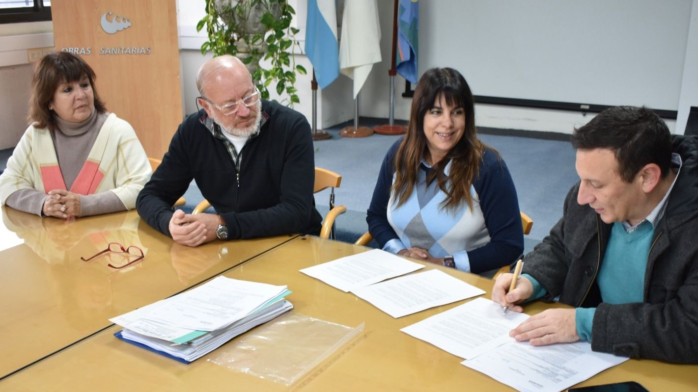 Obras Sanitarias firmó el contrato para vincular los principales acueductos de la ciudad