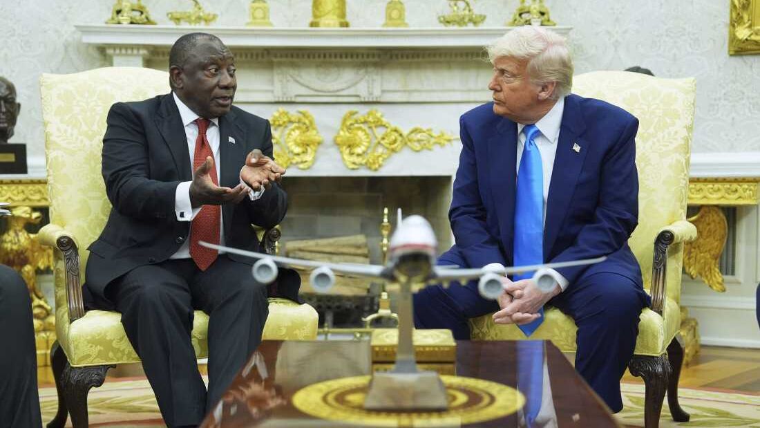 El chiste de Ramaphosa: el presidente de Sudáfrica lamentó no tener "un avión para obsequiarle" a Trump