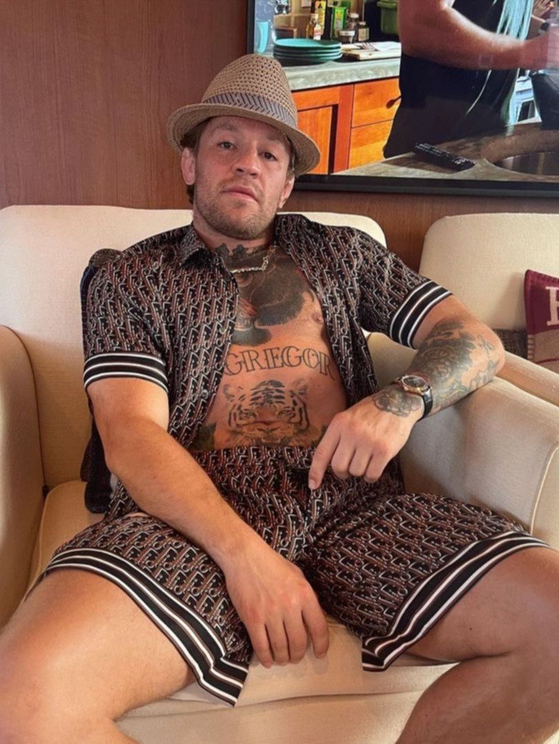 Conor McGregor presume su lujoso yate en unas vacaciones en familia