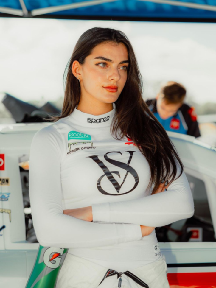 Conoce a la joven piloto Toni Breidinger ¿Podrá superar a Danica Patrick?