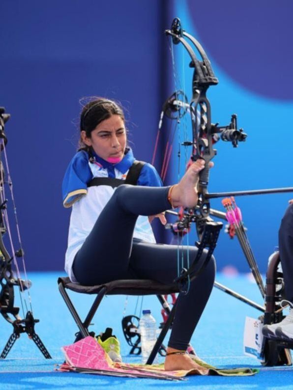 Sheetal Devi, la arquera sin brazos que ejecutó un tiro perfecto en los Juegos Paralímpicos