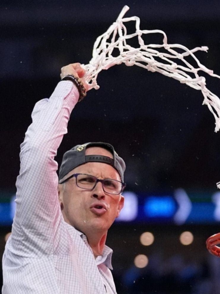 Dan Hurley rechaza millonaria oferta de Lakers: ¡UConn celebra!