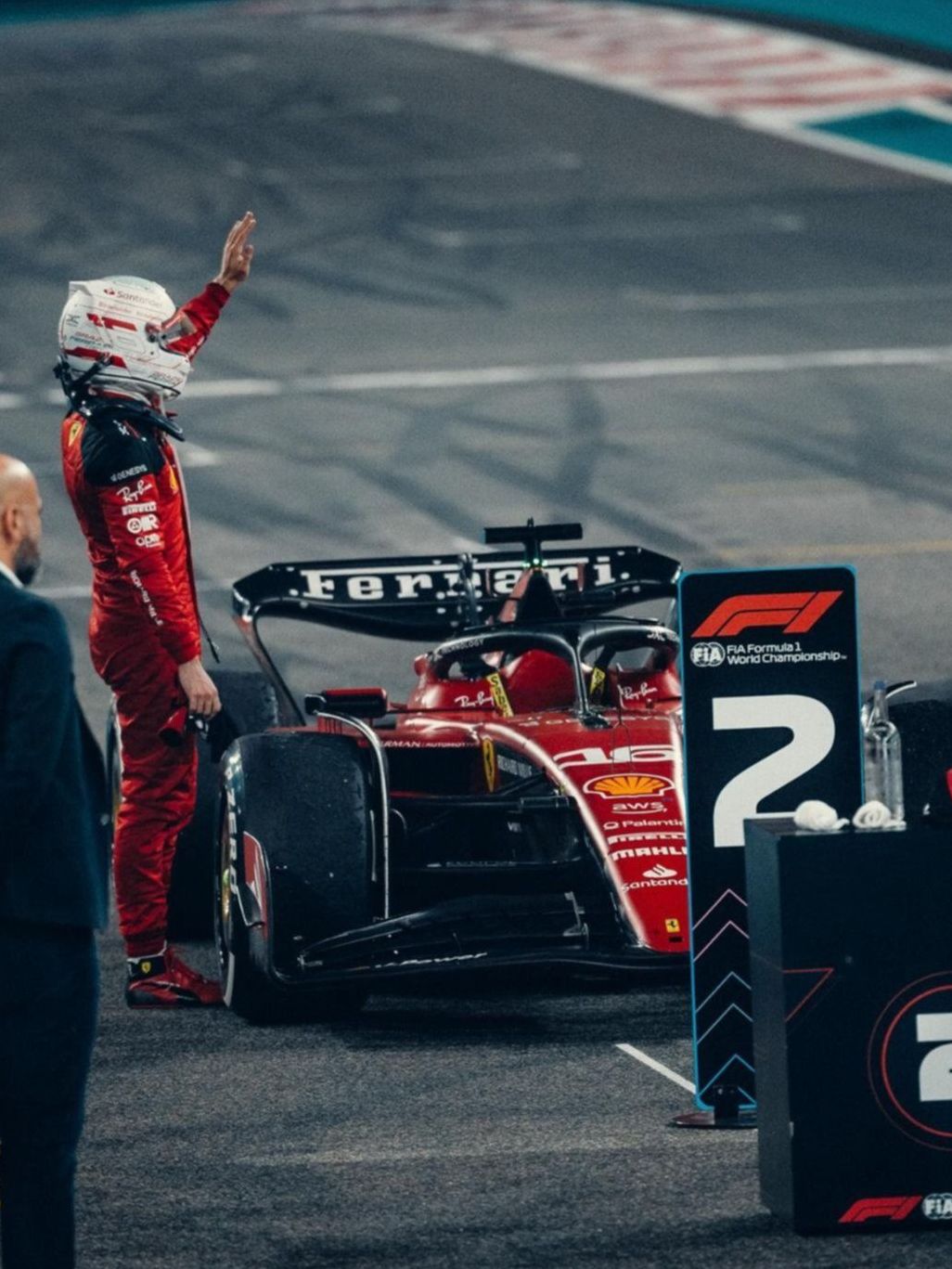 La curiosa radio de Ferrari y Leclerc donde le prohíben festejar al piloto