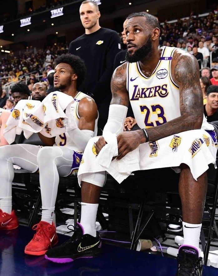 Llegó el día: LeBron y Bronny James jugaron juntos por primera vez