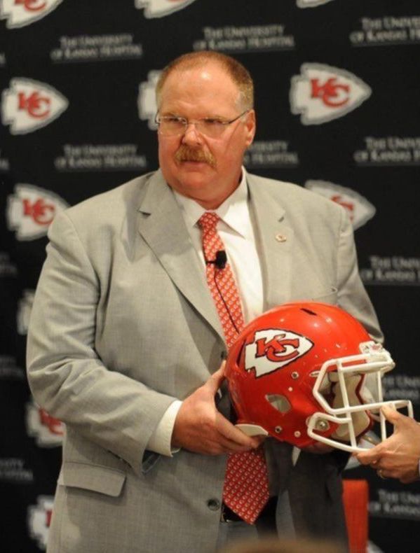 Andy Reid renovó con los Chiefs y es el entrenador mejor pago de Estados Unidos