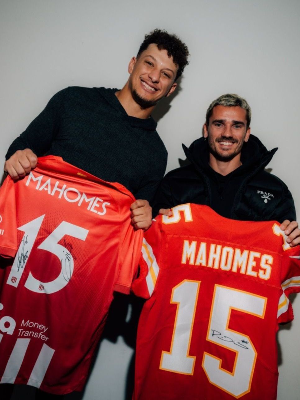 Antoine Griezmann intercambió camisetas con la figura de la NFL