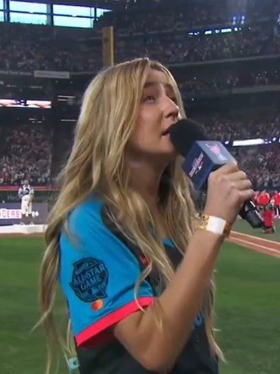 Ingrid Andress: La verdad detrás de su polémica actuación en el Home Run Derby