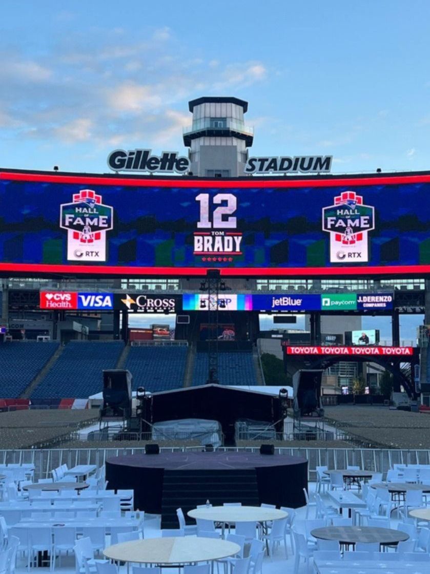 Tom Brady lloró de emoción en una noche que le rindió homenaje