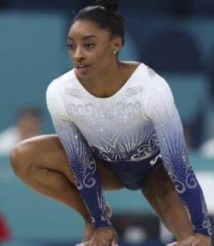 Video: ¡Se cayó Simone Biles y se quedó sin medalla!