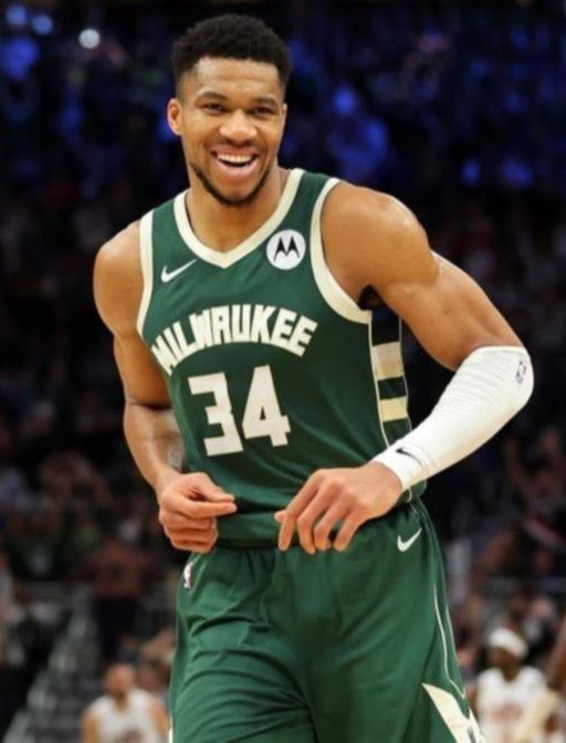 ¿Suerte o genialidad? La asistencia de Giannis de la que todos hablan