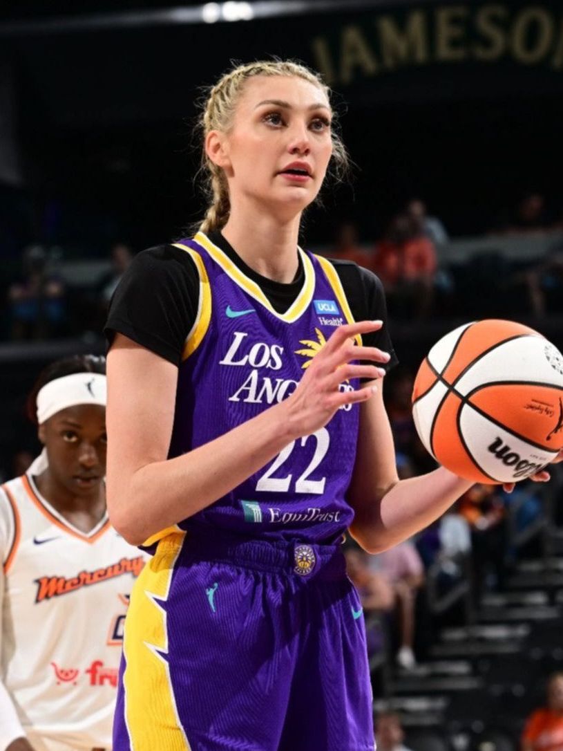 Cameron Brink deslumbra con su look más sexy en la WNBA