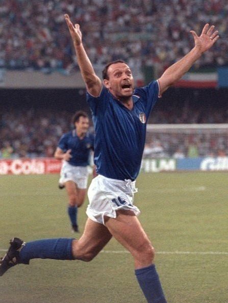 Quién era Totó Schillaci, el goleador inesperado de Italia 90 que fue político y actor