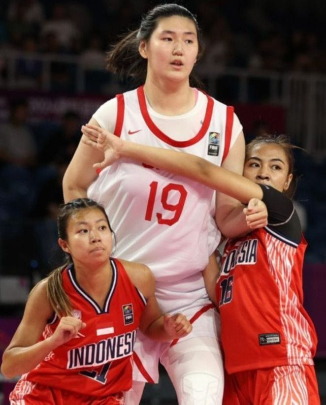 Video de "La nueva Yao Ming": la joven china de 17 años y 2,20 metros que cautiva a toda la WNBA