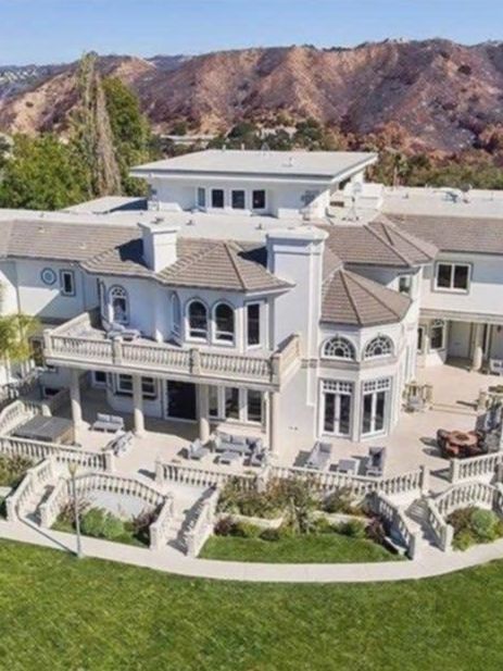 La casa de 16 millones de dólares de Jake Paul que muestra su gusto por Batman