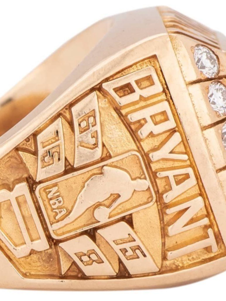 Subasta y polémica familiar: por cuánto se vendió el anillo de Kobe Bryant