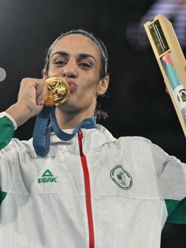 Todo sobre Imane Khelif, la polémica boxeadora argelina que acaba de ganar el oro olímpico en París 2024