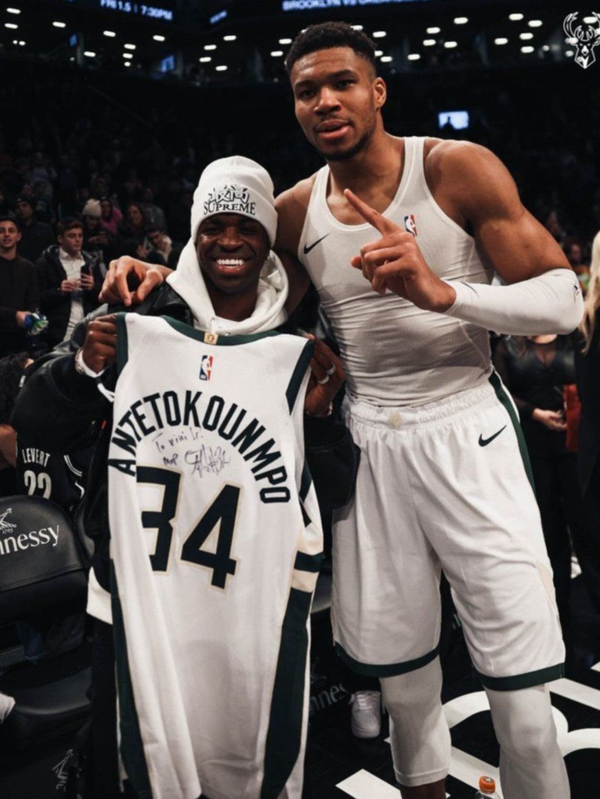 El regalo de Giannis Antetokounmpo a Vinícius Jr.