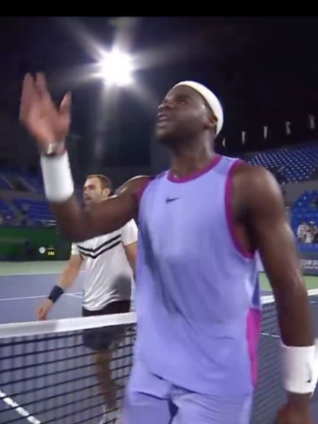 “F*ck you! F*ck you!”: brutal ataque de ira de Tiafoe contra el umpire en Shanghái