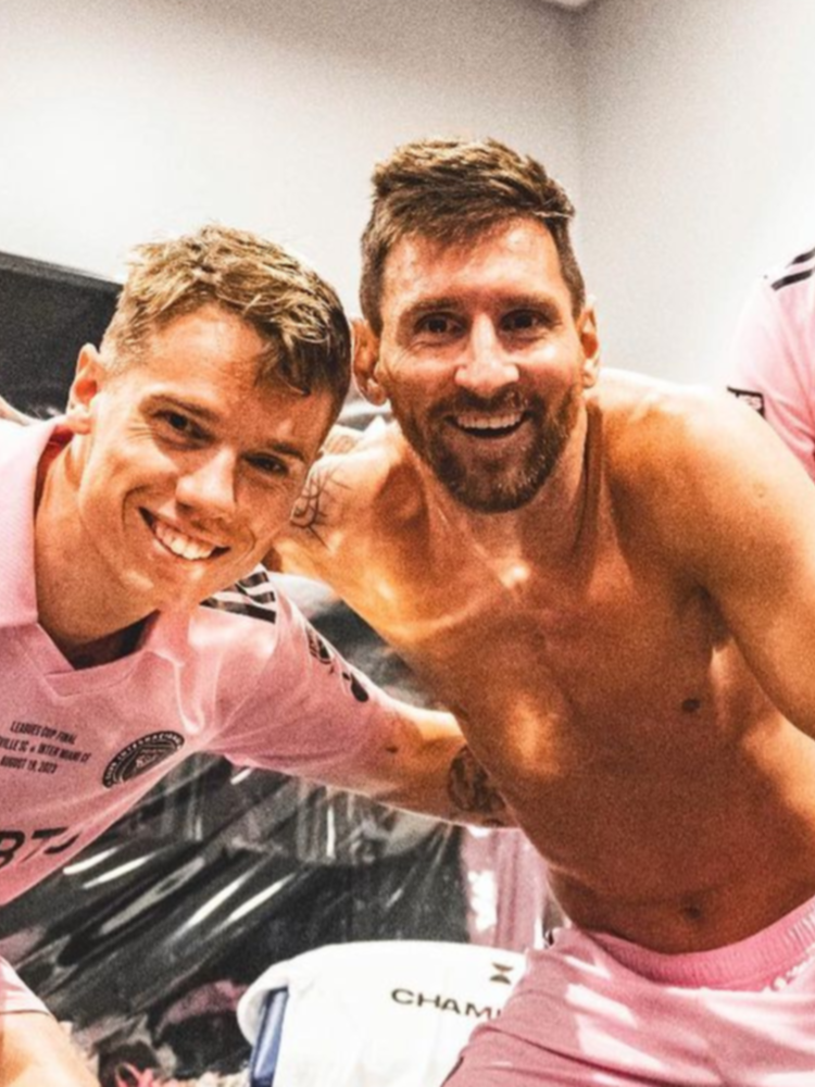 Robert Taylor hace estallar las redes con un disfraz inspirado en Messi