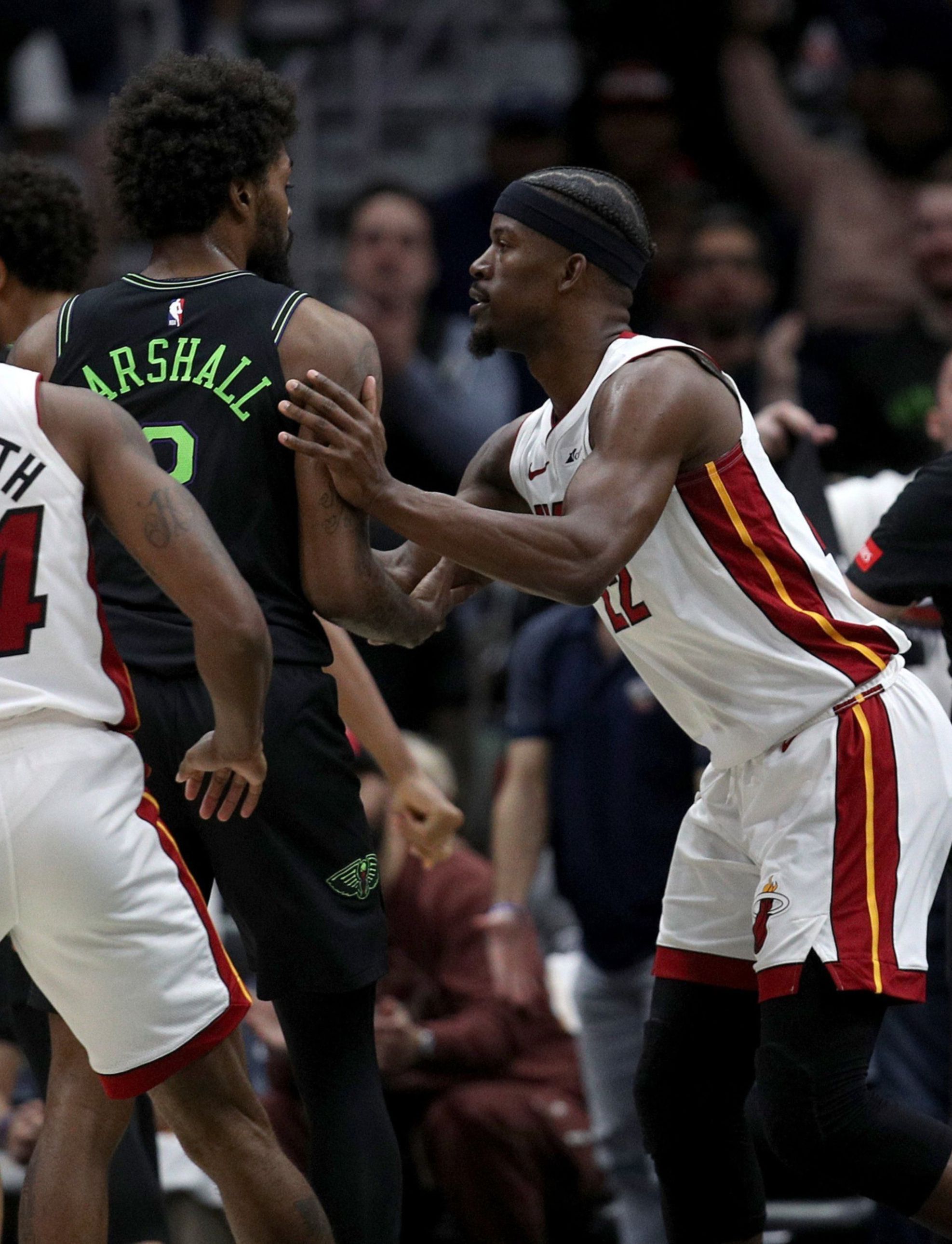 Video: la pelea que derivó en la expulsión de Jimmy Butler y otros 3 jugadores