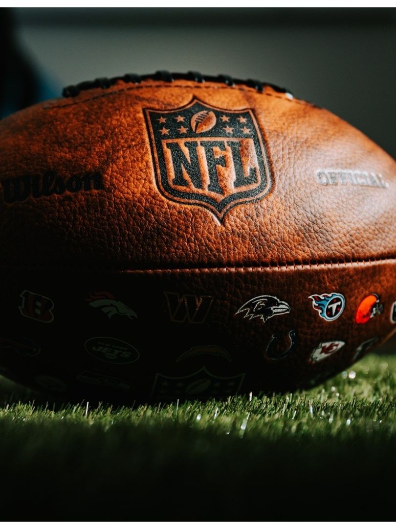 Conoce a los 5 jugadores mejores pagos de la NFL en este 2025