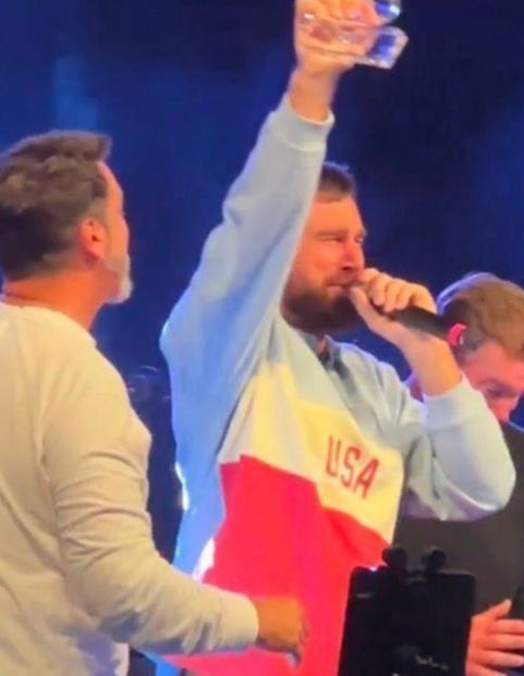 Video: Travis Kelce ganó un concurso de karaoke y se lo dedicó a Taylor Swift