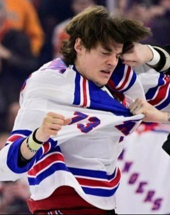 NHL: Así fue la brutal pelea entre jugadores de New York Rangers y Philapdelphia Flyers