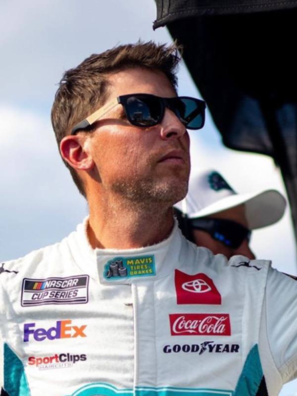 Denny Hamlin insulta a Joey Logano en medio de la carrera