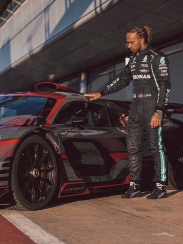 ¿Cuántos millones estimas que Lewis Hamilton tiene dentro de su garaje? No podrás creer el valor de sus autos