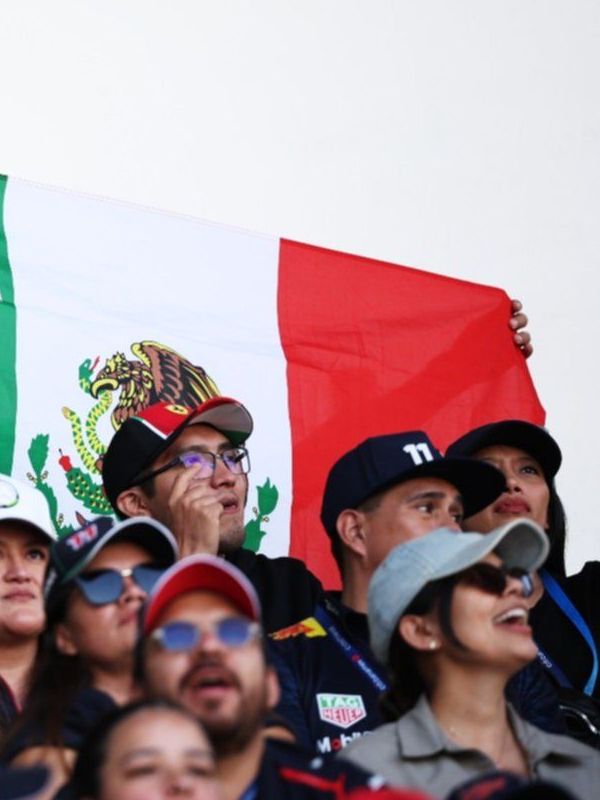 Aficionados se agarran a golpes en el Gran Premio de México