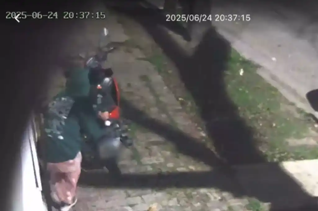 Intentaron robar una moto en barrio Villa Dominga, la tiraron al piso y huyeron