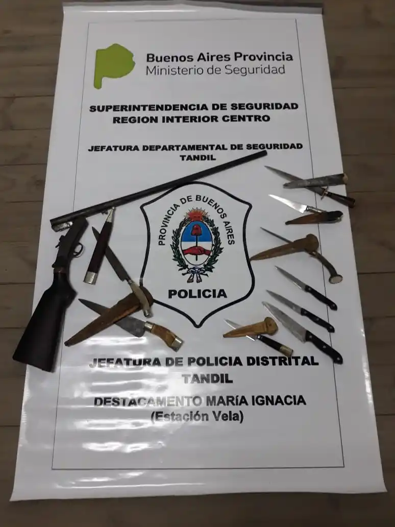 Secuestraron 9 cuchillos y una escopeta en la casa del sospechoso de apuñalar dos perros