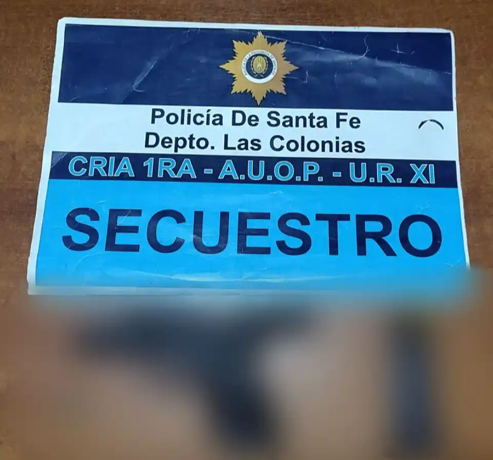 Temor en la región: detuvieron a un hombre que portaba un arma de guerra y conducía ebrio