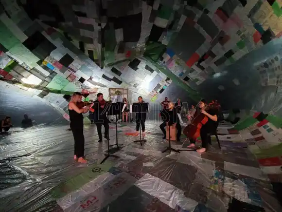 En Chascomús: Por primera vez en un Museo Aerosolar tocó una orquesta
