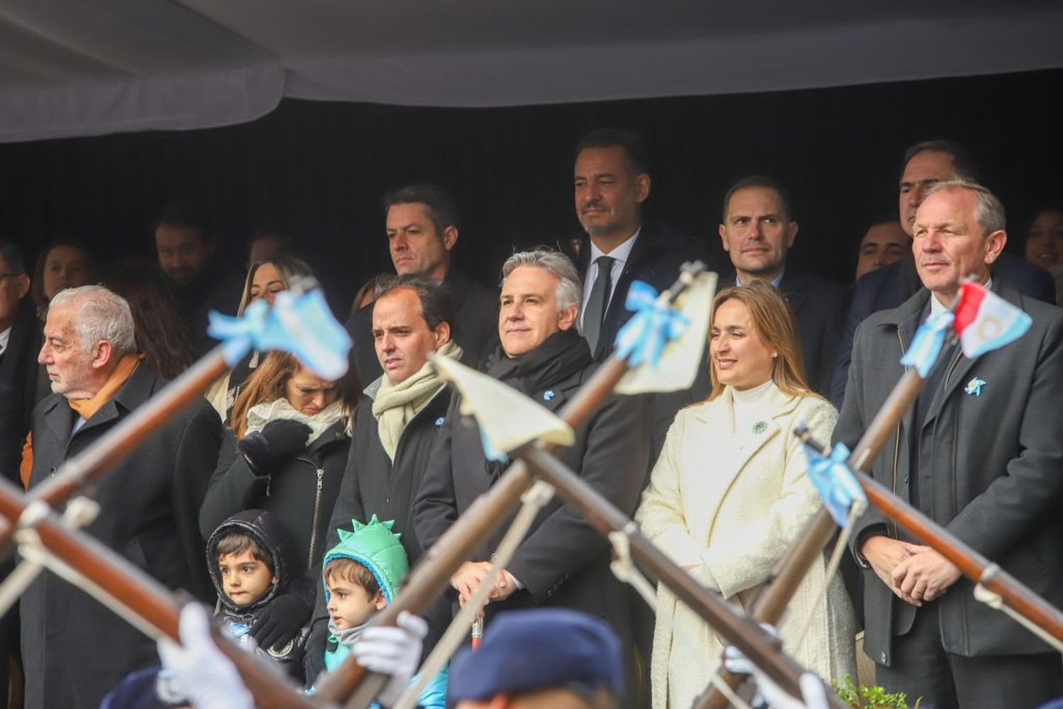 Llaryora junto al intendente Juan Manuel Llamosas encabezaron la principal celebración por el 25 de Mayo en la provincia.