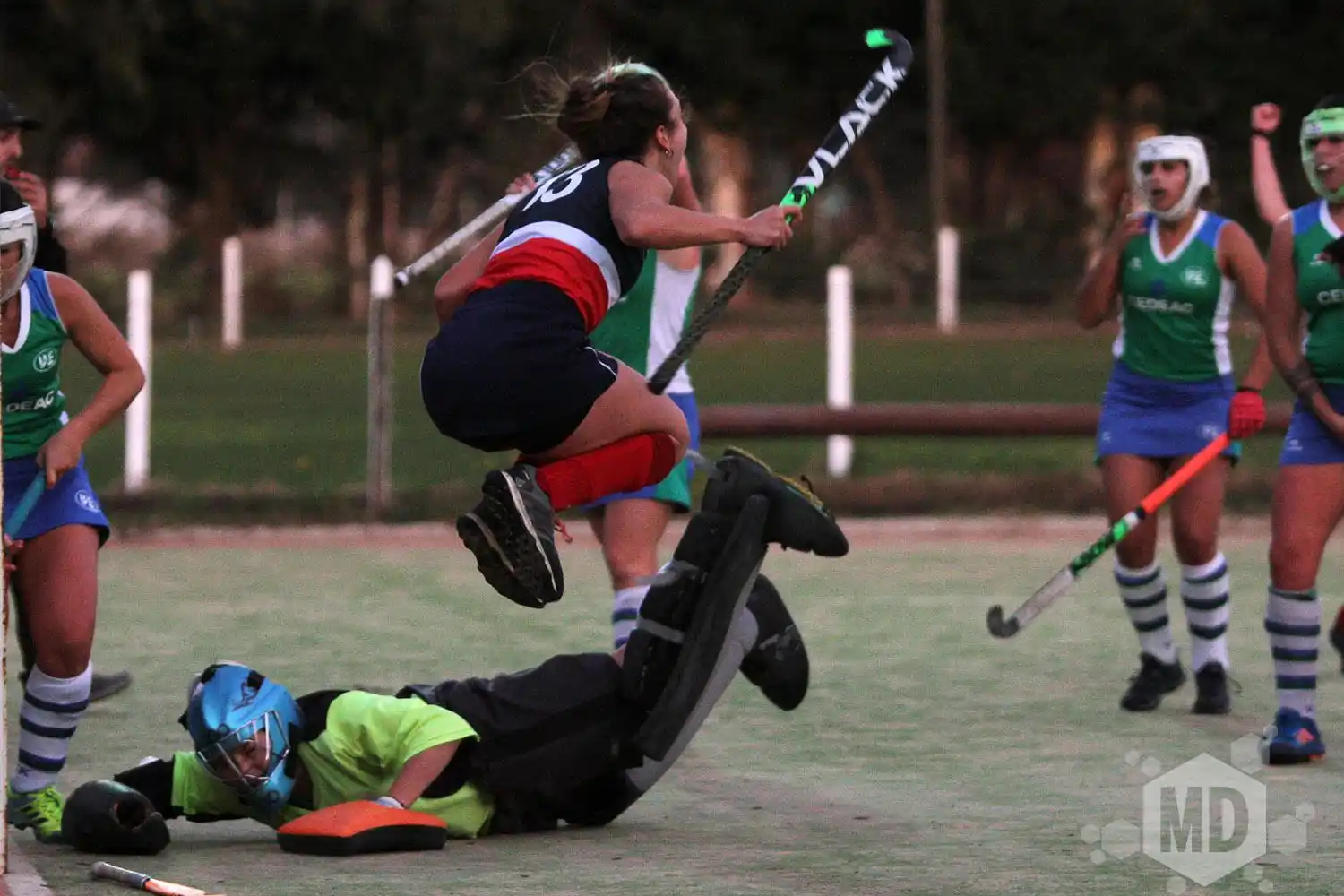 Se mantuvieron los líderes pero se acercaron los de atrás