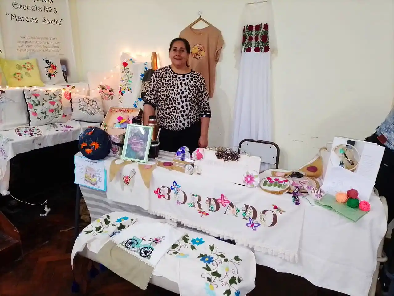 La ESJA N° 2 “Roberto Epele” realizó una feria de emprendimientos con gran participación estudiantil