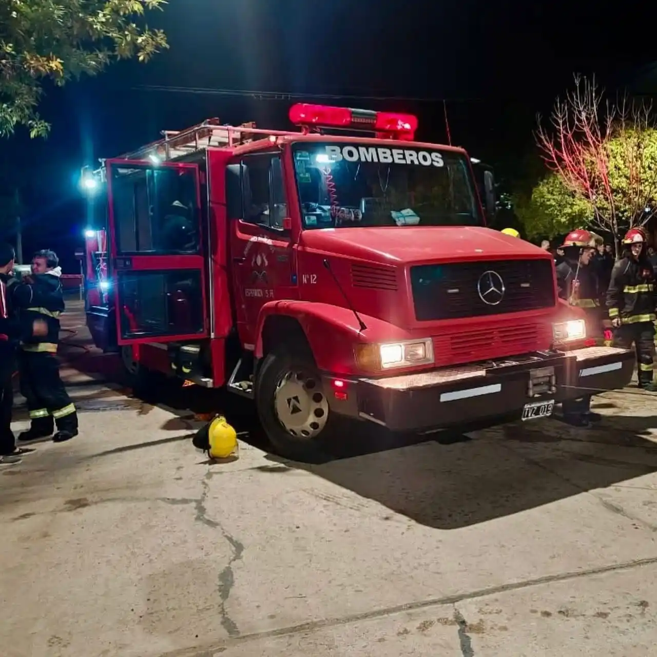 Un auto se incrustó en una vivienda en Esperanza y obligó a evacuar una cuadra