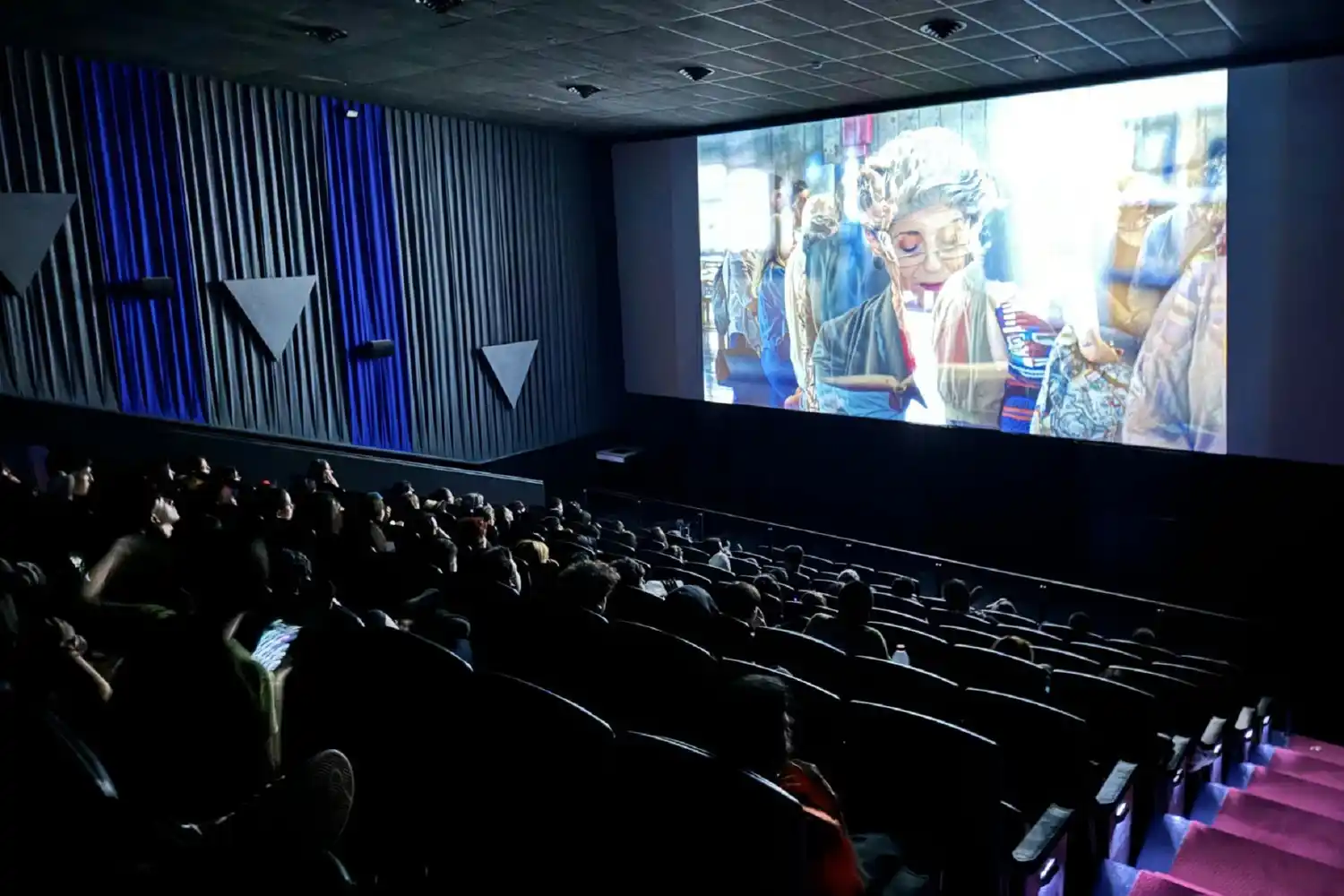 Arrancó la primera proyección de "Camino al FICER" con una función especial para estudiantes secundarios