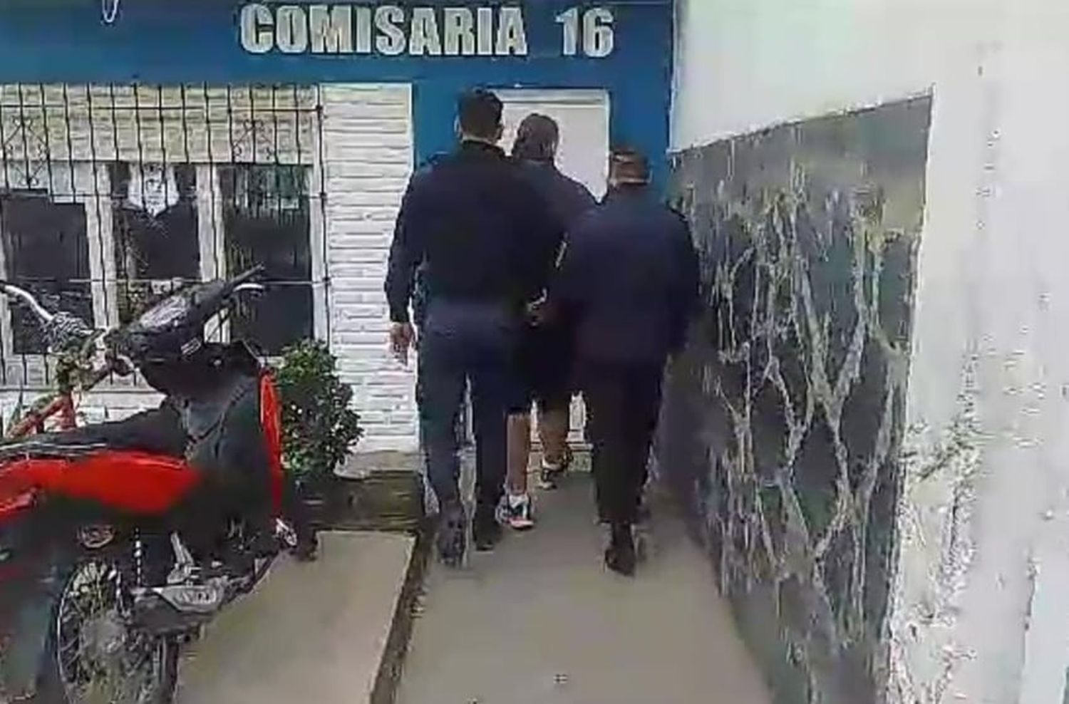 Detuvieron a un extranjero con licencia de conducir falsa