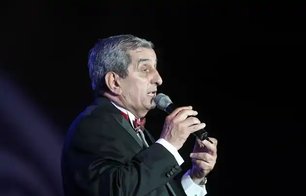 “Machista y homofóbico”: polémica por el show del Negro Álvarez en Cosquín