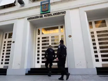 La Justicia Federal allana varias sedes de clubes y de la AFA.Foto:La Nacion