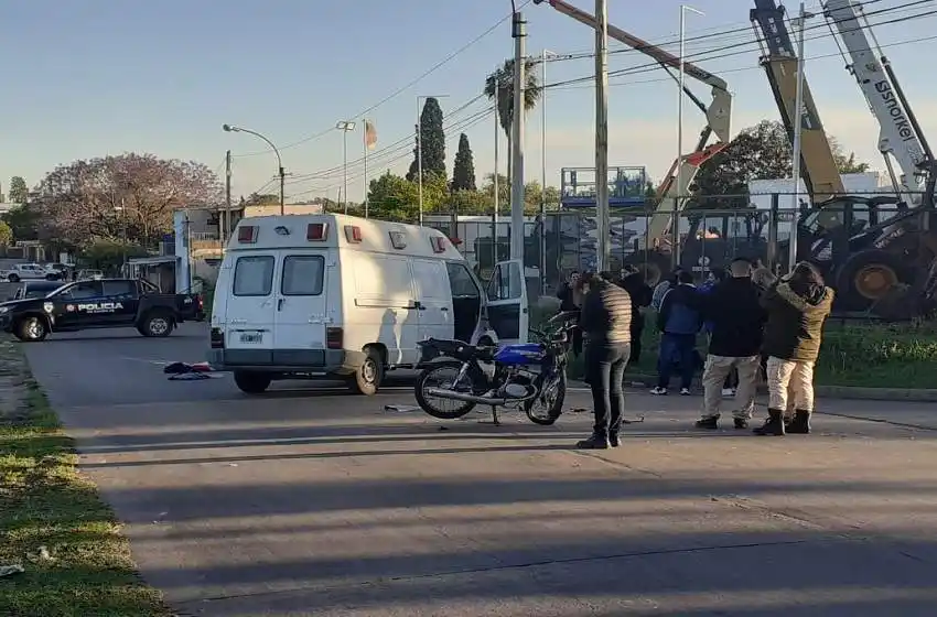 Identificaron al motociclista que falleció en un choque contra un auto en Villa Gobernador Gálvez