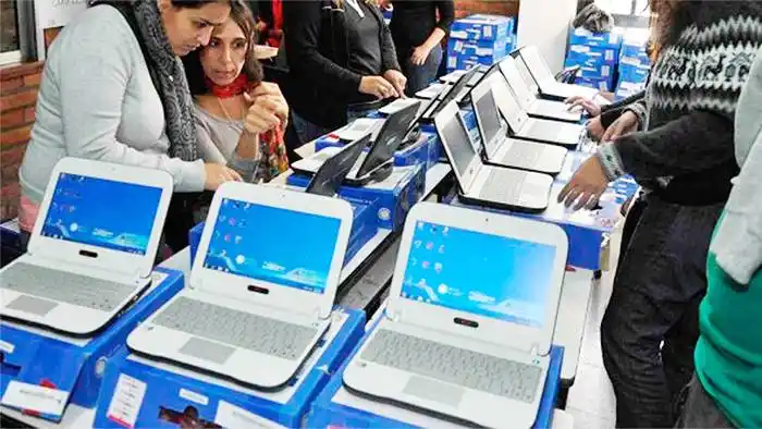 Netbooks a estudiantes secundarios de sectores vulnerables
