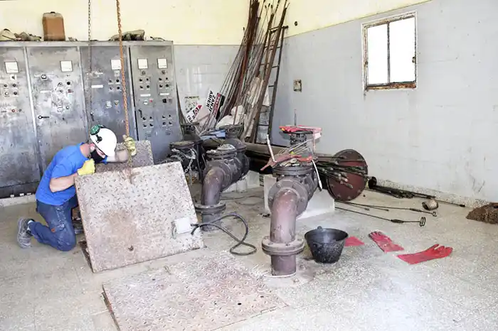 En San Cayetano reparan planta  depuradora de líquidos cloacales