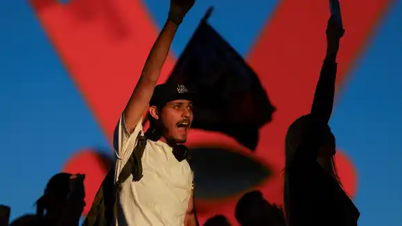 México: violento choque entre policías y jóvenes en una protesta contra Sheinbaum