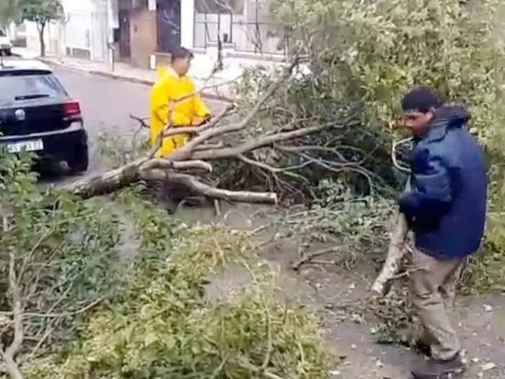 La municipalidad asiste a familias afectadas por el temporal
