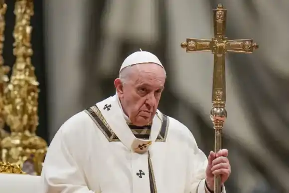 El Papa dijo que las bendiciones LGBTQ+ son para individuos, no para aprobar uniones